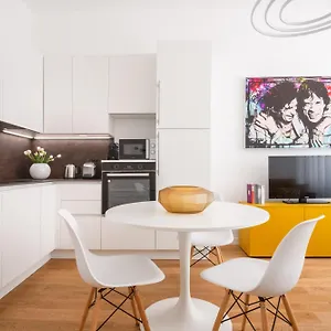 apt-san-babila-design-rr.it-lombardy.com/